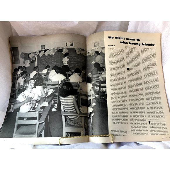 Lot Collection JFK Magazines, Book, Newspaper and Union Pamphlet - Picture 6 of 13